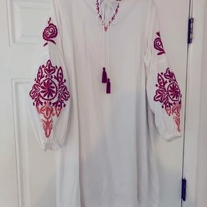 Chic Collection White Long sleeve dress with red tassels, and V-Neck embodied